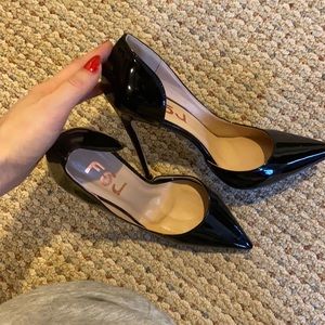 F5J size 7 black patent leather heels
